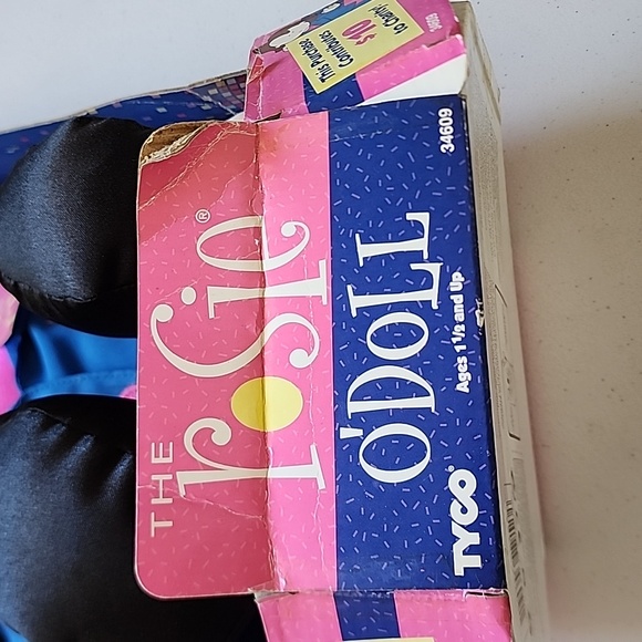 Rosie O'Donnell Talking Plush Doll - Picture 3 of 9